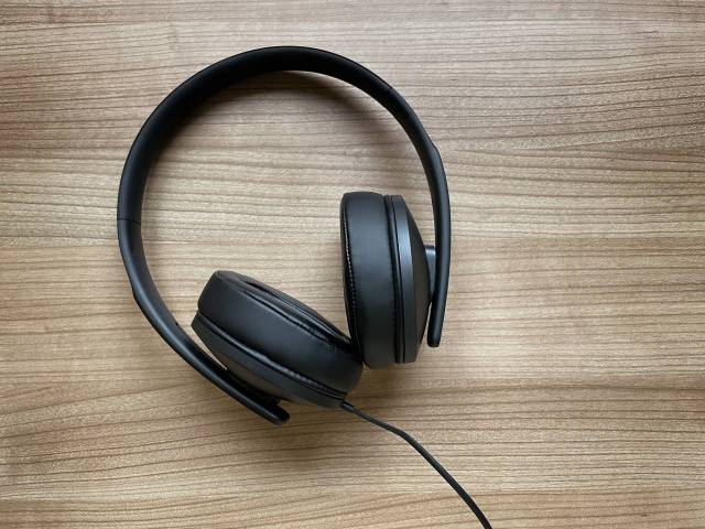 Choosing Between Noise-Canceling and Noise-Isolating: A Buyer’s Guide